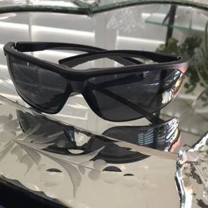 Lightweight sport sunglasses semi rimless